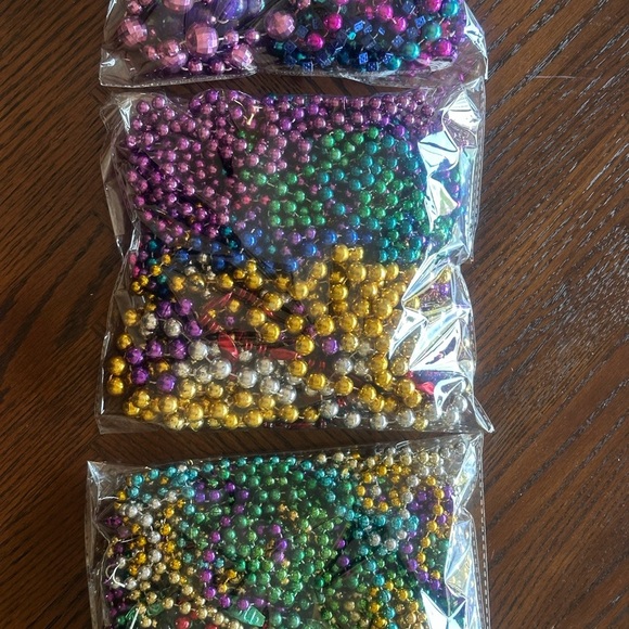 Marti Gras Beads 4LBS Mixed Length Shape & Color 40 Necklaces - Picture 9 of 10